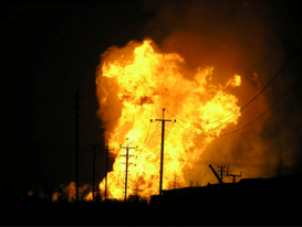 Feuer nach Explosion einer Gasleitung